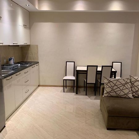 Apartment Three Bedroom In Saburtalo Tbilisi Bagian luar foto
