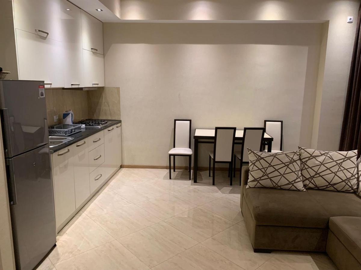 Apartment Three Bedroom In Saburtalo Tbilisi Bagian luar foto