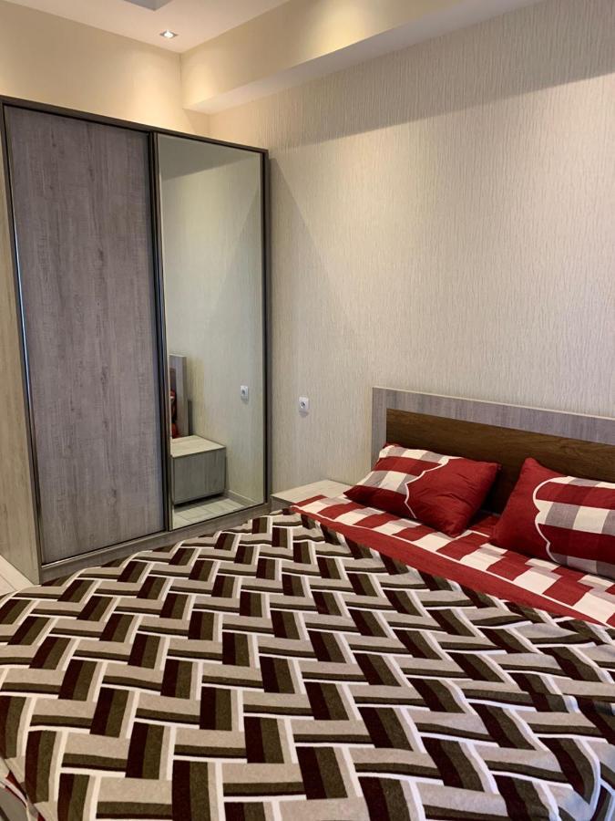 Apartment Three Bedroom In Saburtalo Tbilisi Bagian luar foto