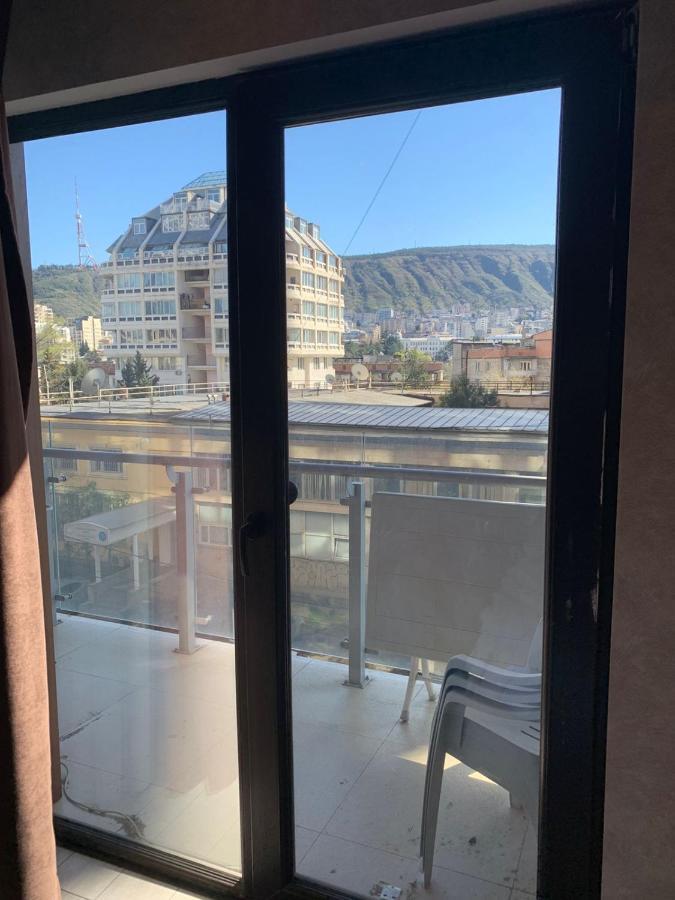 Apartment Three Bedroom In Saburtalo Tbilisi Bagian luar foto
