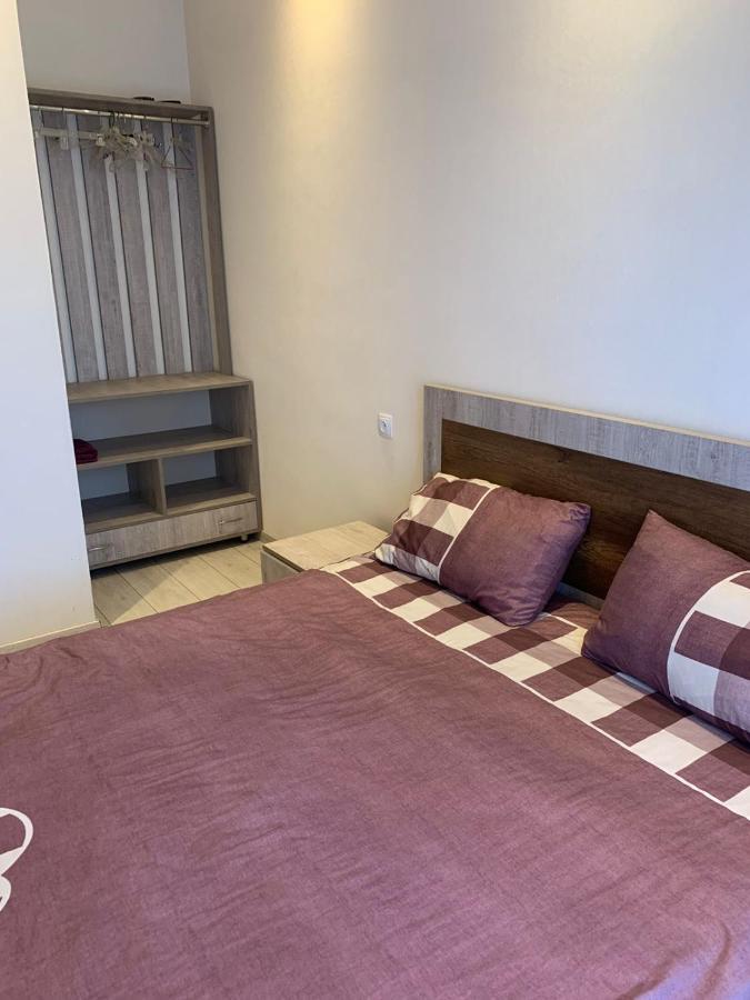 Apartment Three Bedroom In Saburtalo Tbilisi Bagian luar foto